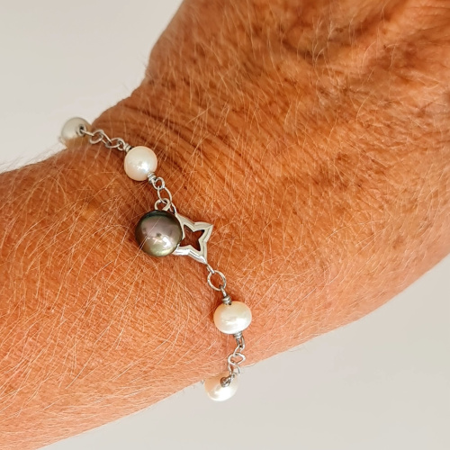 D'ici et d'ailleurs - Bracelet argent rhodié, perle de Tahiti et perles d'eau douce