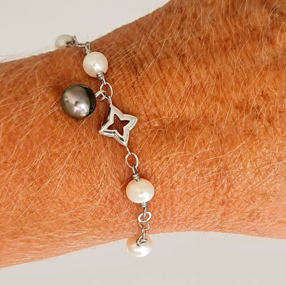 D'ici et d'ailleurs - Bracelet argent rhodié, perle de Tahiti et perles d'eau douce