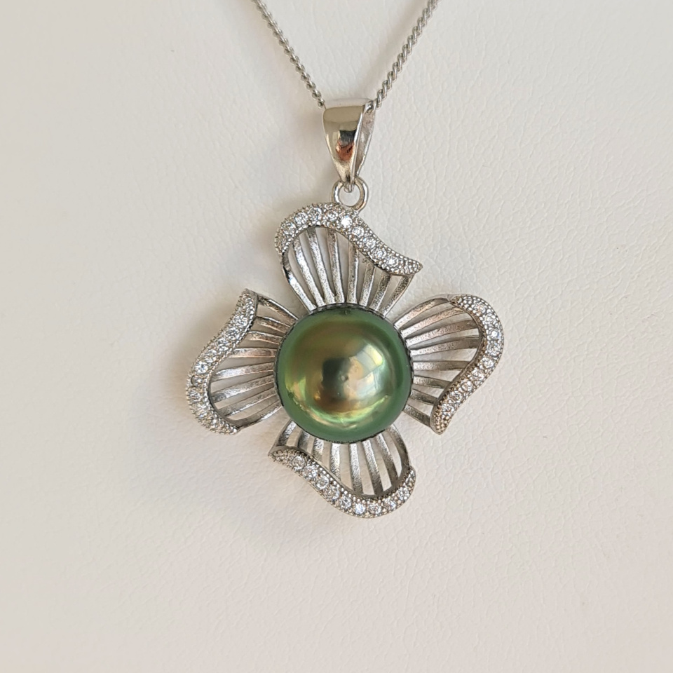 Fleur - Pendentif Argent Rhodié et Perle de Tahiti d'exception