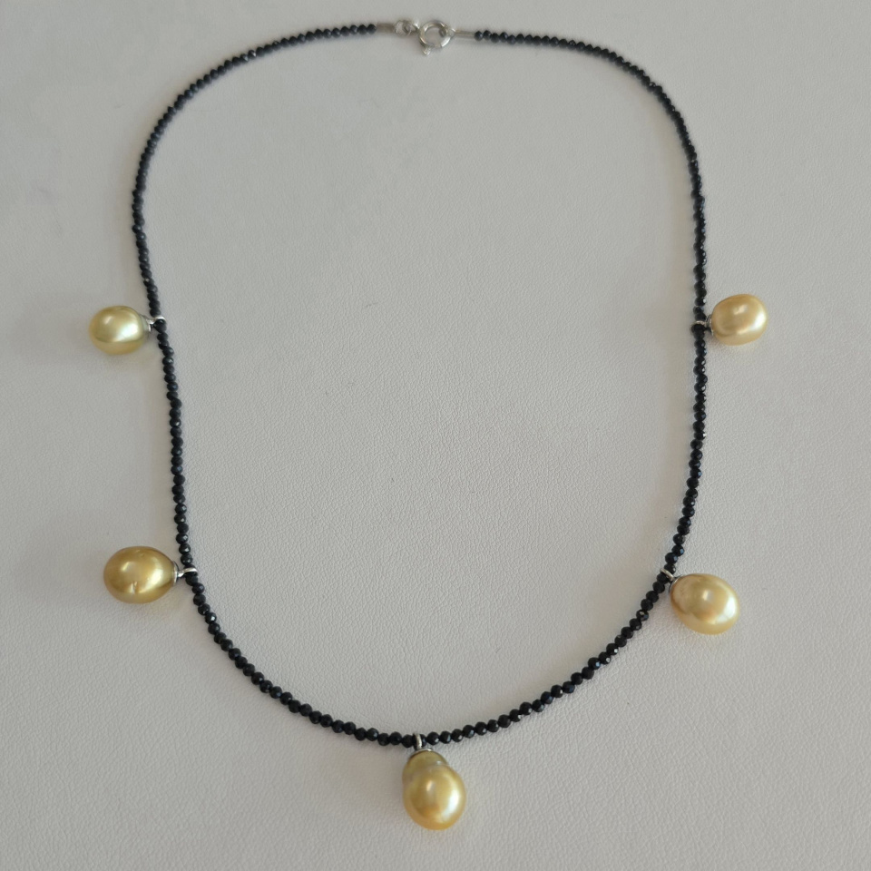 Gold and Black - Collier Spinelle, Perles des Mers du Sud et Argent