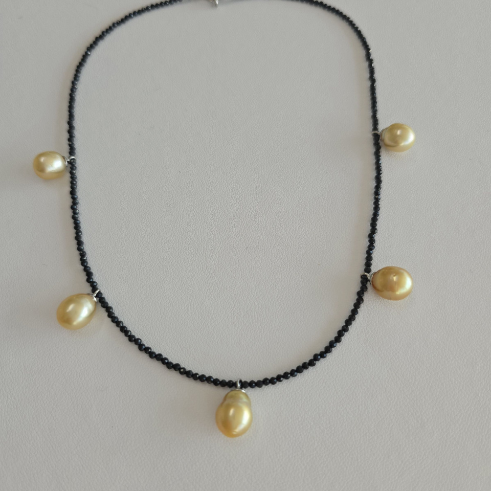 Gold and Black - Collier Spinelle, Perles des Mers du Sud et Argent