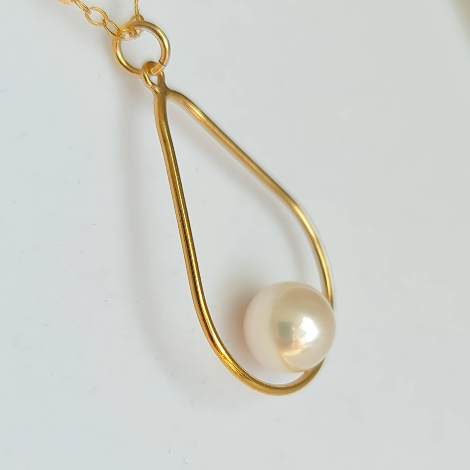 Goutte Blanche - Collier Or Laminé 14 carats et Véritable Perle d'Eau Douce